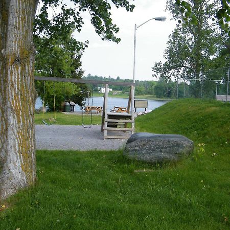 Campbellford River Inn Экстерьер фото