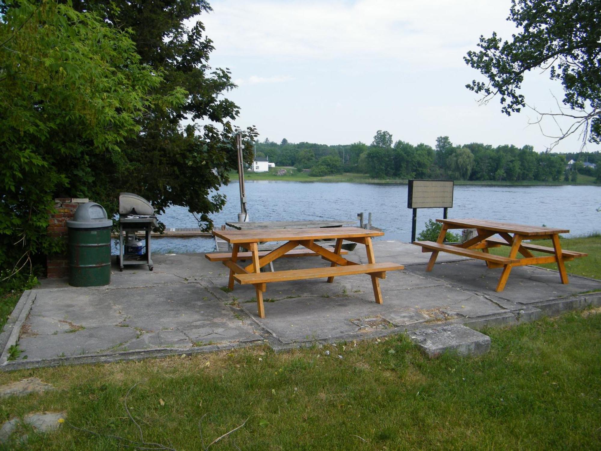Campbellford River Inn Экстерьер фото
