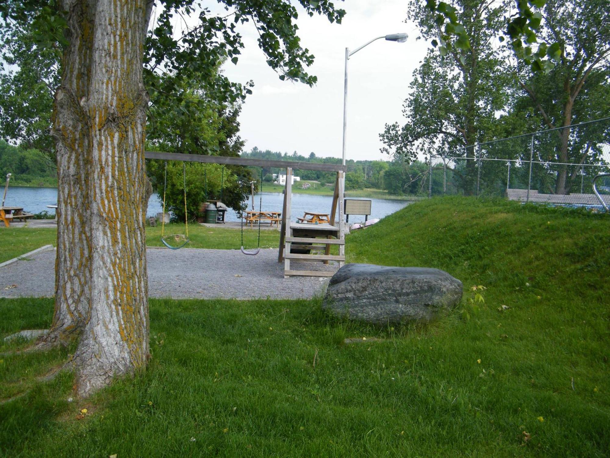 Campbellford River Inn Экстерьер фото