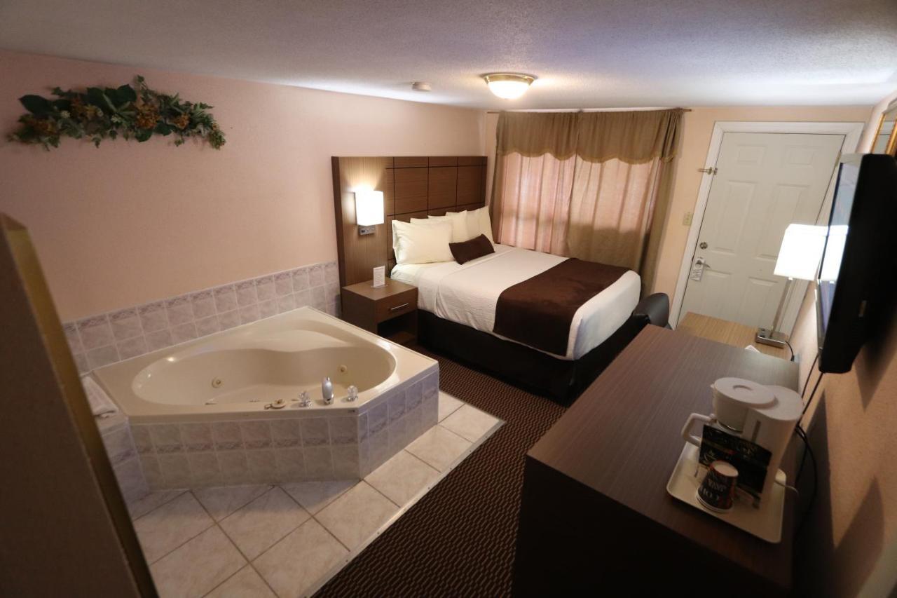 Campbellford River Inn Экстерьер фото